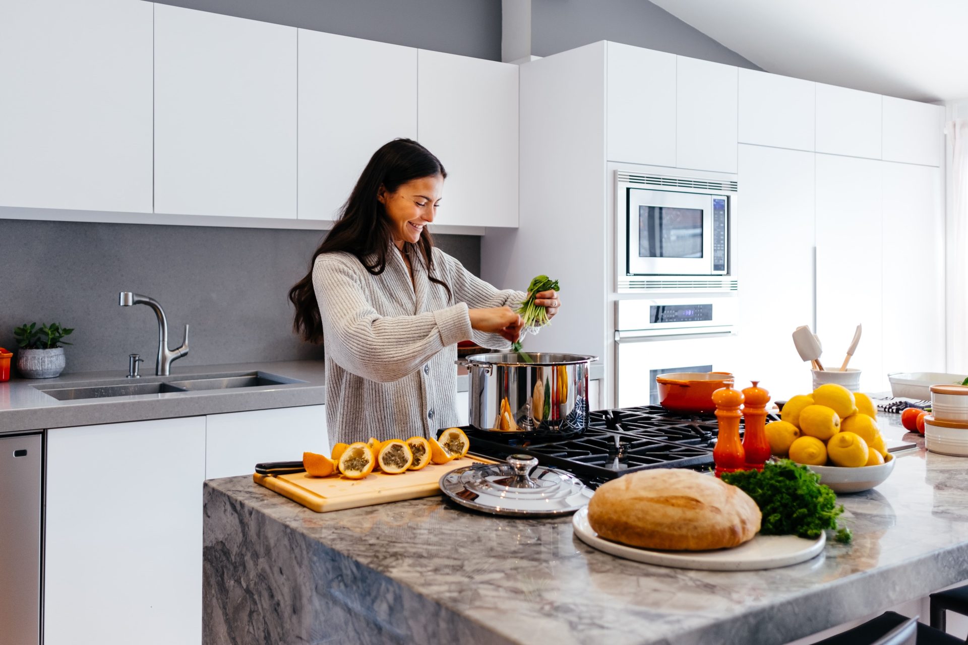 Ideas for decorating the top of kitchen cabinets